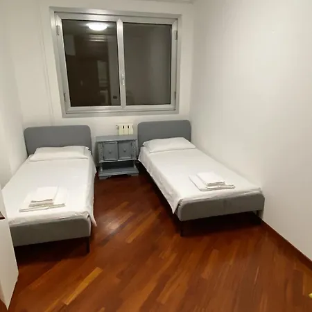 Apartment Tia's - 15 Min From & Parking *