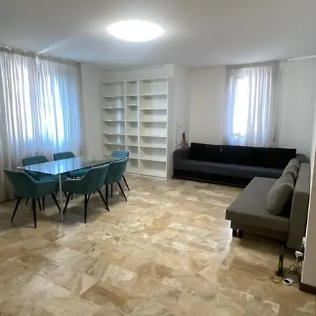 Tia's - 15 Min From & Parking * Venice